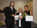 Ver. Rogério Andrade, a professora homenageada Maria Braz Chaves e Rozana Maris S. Faro
