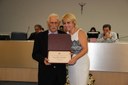 Ver. Regina Cioffi e seu homenageado, Sr. Patrício Quilles(Rei do Mamão)