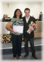 Vereador Tiago Cavelagna e sua homenageada Sra Roselma de Cássia Fiigiueiredo