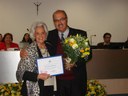Vereador Waldemar Lemes Filho e a homenageada Regina Isabel Carvalho Ulhoa Canto
