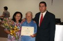 Vereador Flávio H. Faria e sua homenageada Sra Terezinha Sibério
