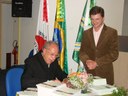 Prof. Ramiro Canedo autografa o Livro para Ver. Tiago Cavelagna
