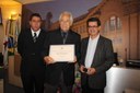 Ver. Flávio Faria, Sr. Juverci Correa Gonçalves, ex-funcionário homenageado e Sr. Jão Deom Pereira