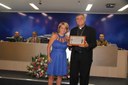 Ver. Regina Cioffi entrega placa comemorativa ao Bispo da Diocese, Dom Jo?e Lanza Neto
