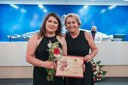 (à dir.)Ver. Regina Cioffi homenageou a Sra Míriam de Fátima Moraes Silva, contabilista. 