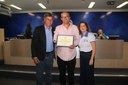Ver. Joaquim Alves entrega diploma ao Sr. Rogério Agnaldo Ferreira, ex-presidente da ADEFIP