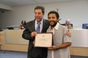 Vereador José Maria S. Vieira entrega diploma ao Sr. Renato A. Gonçalves, colaborador