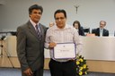 Vereador Joaquim S. Alves entrega diploma ao Sr. Elias Marques Freire, funcionário dos Correios