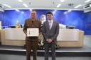 Cabo PM Irlan César Graciano é homenageado pelo Ver. Ricardo Sabino dos Santos, com o Diploma de Honra ao Mérito