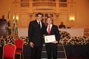 Ver. Marcos Sansão homenageia Benedito Piffer Filho com Diploma de Mérito Profissional