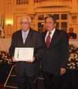 Orlando Gaiga é homenageado pelo Ver. Antônio Carlos Pereira com Diploma de Mérito Profissional