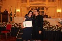 (à esq.) Giseli do P. Siqueira é homenageada pela Ver. Maria José Scassiotti de Souza com Título de Cidadania