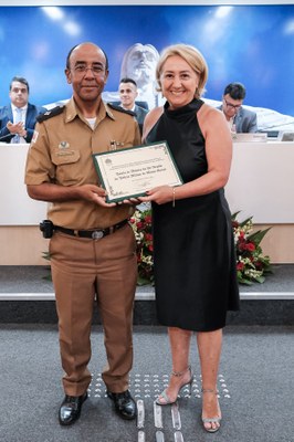 Maestro Tenente Wellington Vieira recebe agradecimento