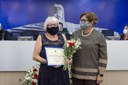 Ver. Maria Lígia M. de Freitas de Podestá homenageia a Sra. Célia Tereza Branco Goulart 