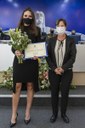 (à esq.) Laura Franco de Freitas Soares homenageada pela Ver. Mª Cecília F. Opípari.