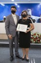 Sra Maria Lígia Moreira de Freitas de Podestá é homenageada pelo Ver. Ricardo Sabino dos Santos.