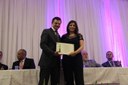 A filósofa Lina Cláudia Virga Landi recebeu Diploma de Mérito Profissional
