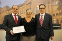 Ver. Mª José S. Souza entrega diploma ao Pres. do Rotary Club