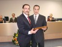 Ver. Rogério Andrade entrega placa comemorativa ao Sr. Dino S. Arruda Filho, presidente da FUNGOTAC
