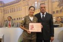 Vereador Paulo Eustáquio de Souza e a homenageada 3º Sgt. PM Daniele de Fátima Costa e Souza
