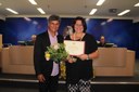 Ver. Joaquim Alves e a homenageada Teresa Crsitina Alvisi
