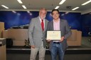 Ver. Paulo Tadeu S. D'Arcádia e o homenageado Lucas Gomes Flauzino