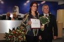A homenageada Luciana Gralha Schio Virgilli e o Ver. Rogério Carrilo
