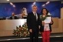 Ver. Rogério Carrilo e a homenageada Maria Tereza da Silva
