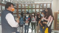 Alunos da Escola Dona Francisca Tamm Bias Fortes visitam exposição na Câmara