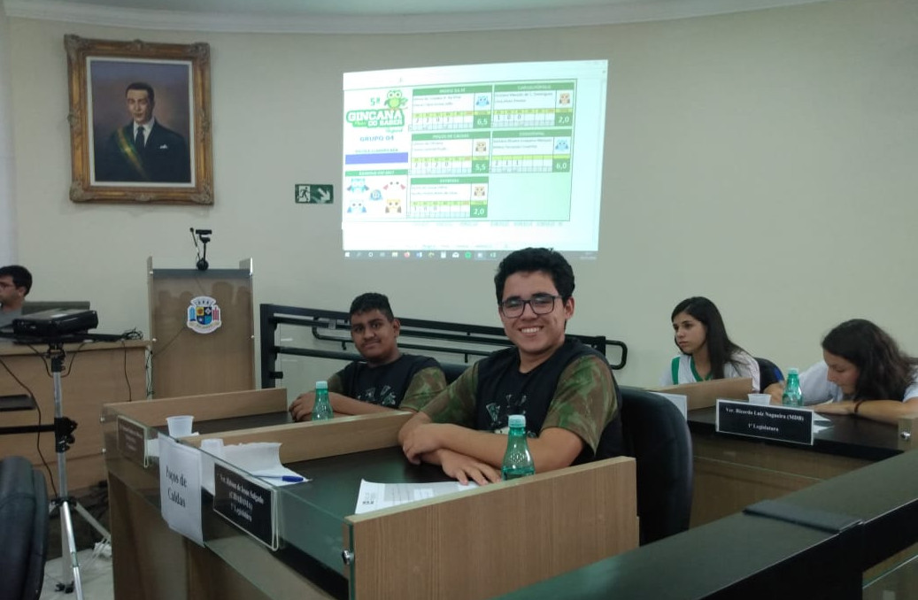 Alunos da Escola Edmundo Cardillo representam Poços na etapa regional da Gincana do Saber