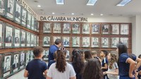 Alunos do Colégio Nini Mourão participam de atividades do projeto Câmara em Visita