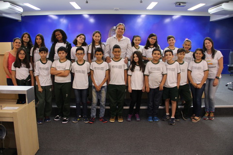 Alunos do Colégio Pio XII participam do Câmara em Visita