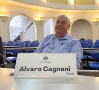 Álvaro Cagnani pede informações a respeito de vacinas contra VSR para gestantes