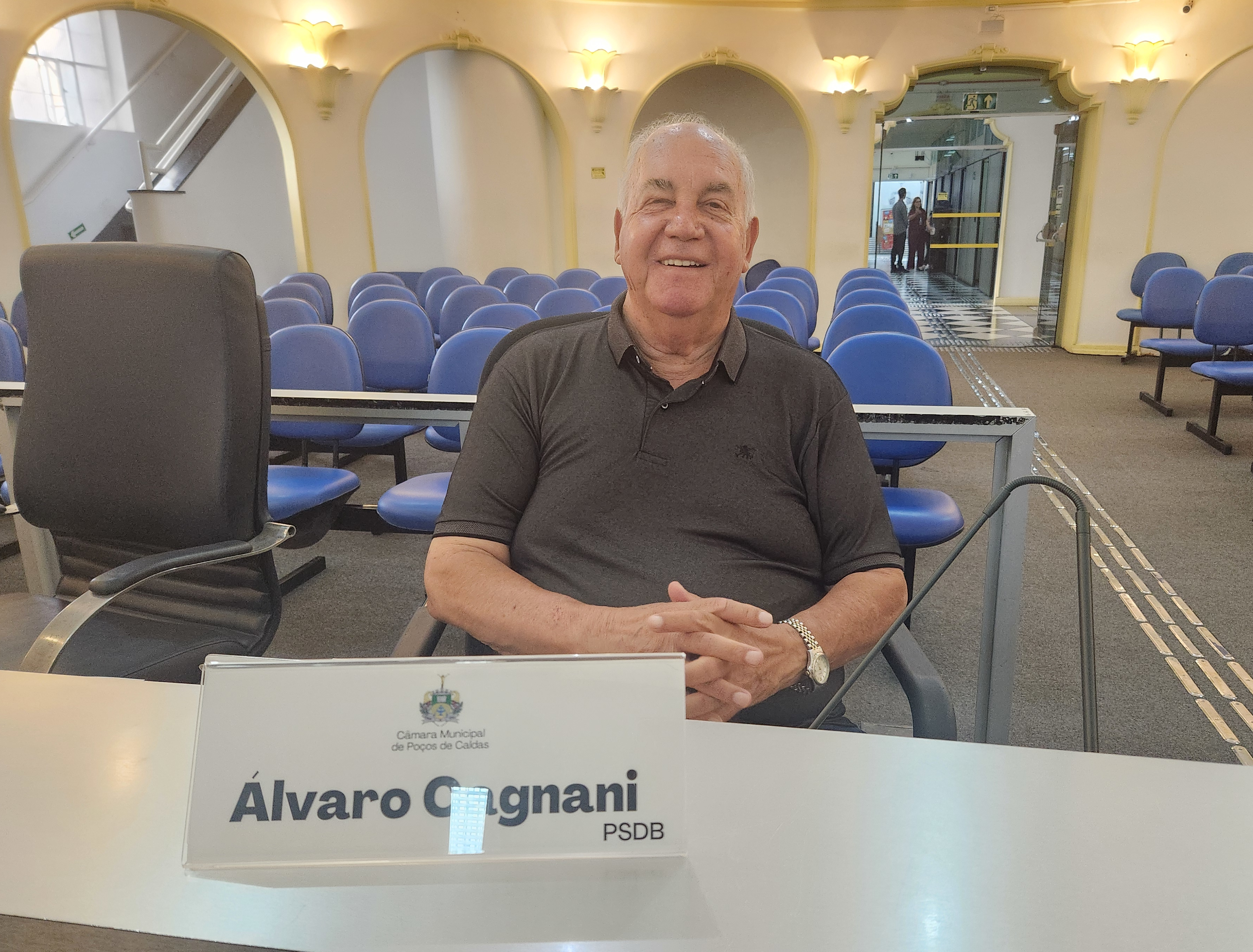 Álvaro Cagnani pede informações sobre políticas de saúde animal