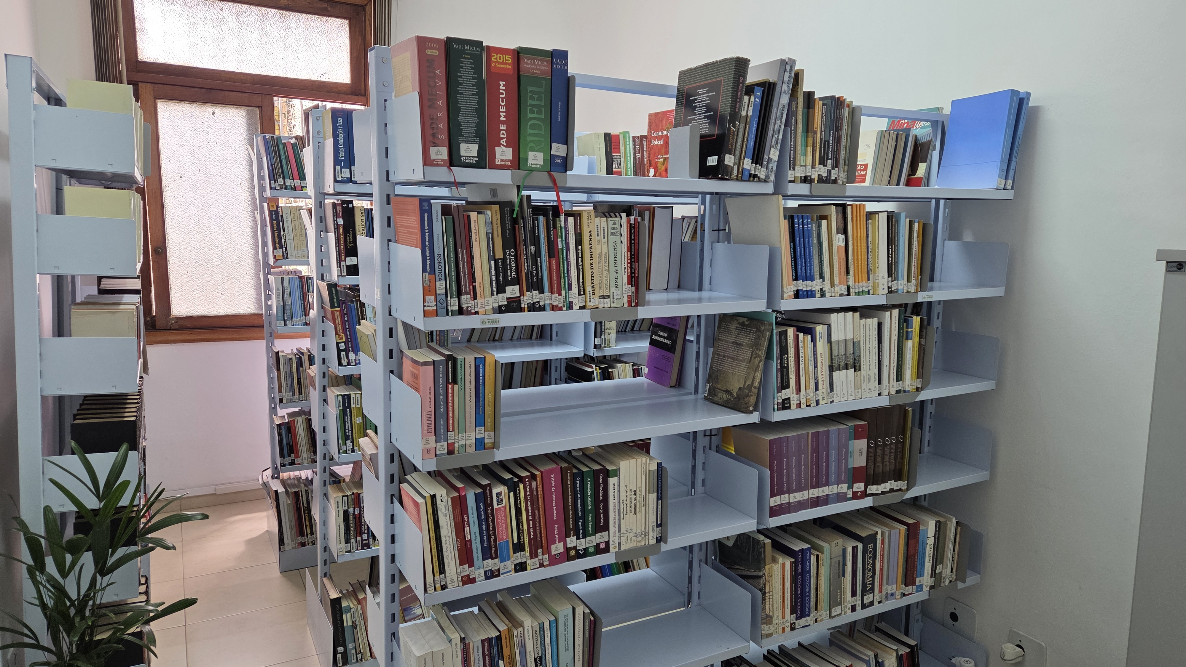 Biblioteca do Legislativo é reinaugurada em cerimônia marcada por emoção e memória