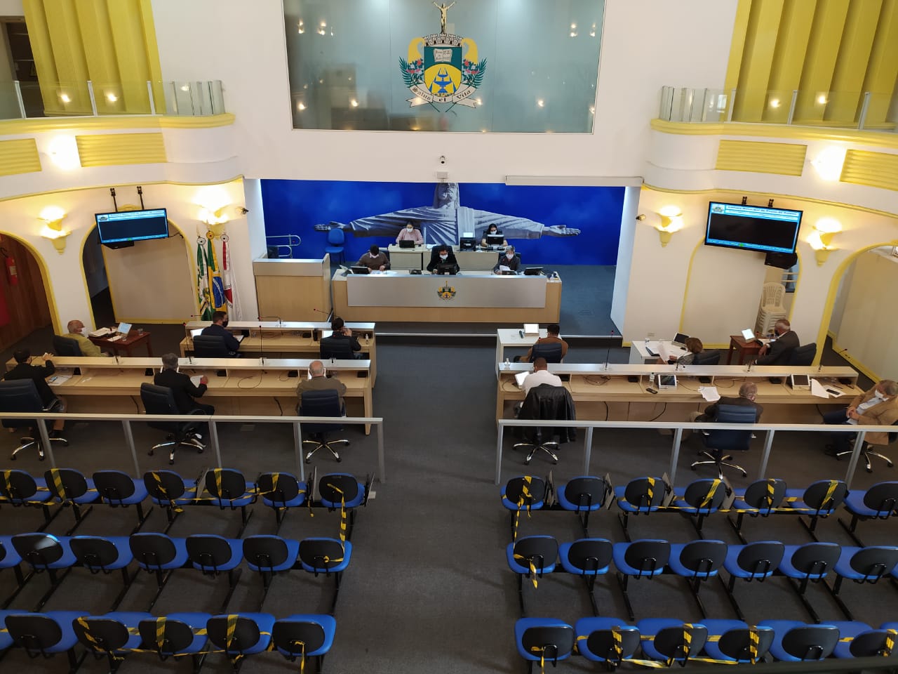 Câmara de Poços retorna parcialmente com atividades presenciais