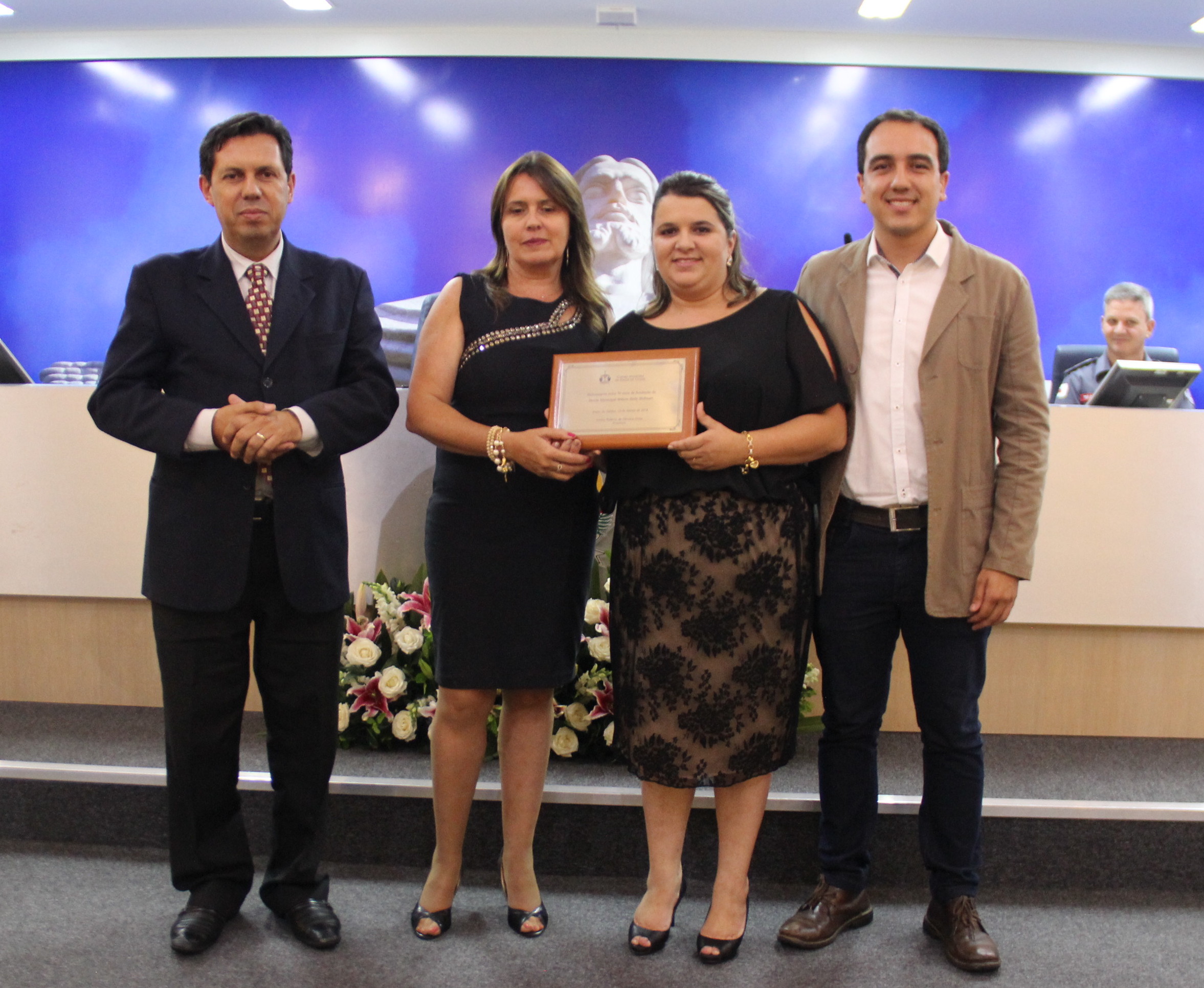 Câmara presta homenagem à Escola Municipal Wilson Hedy Molinari