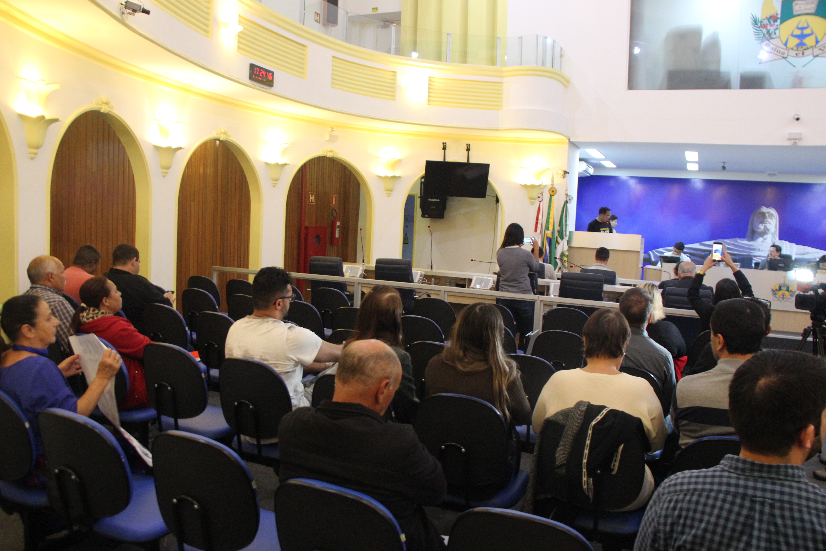 Câmara promove debate sobre interrupções no fornecimento de água em Poços