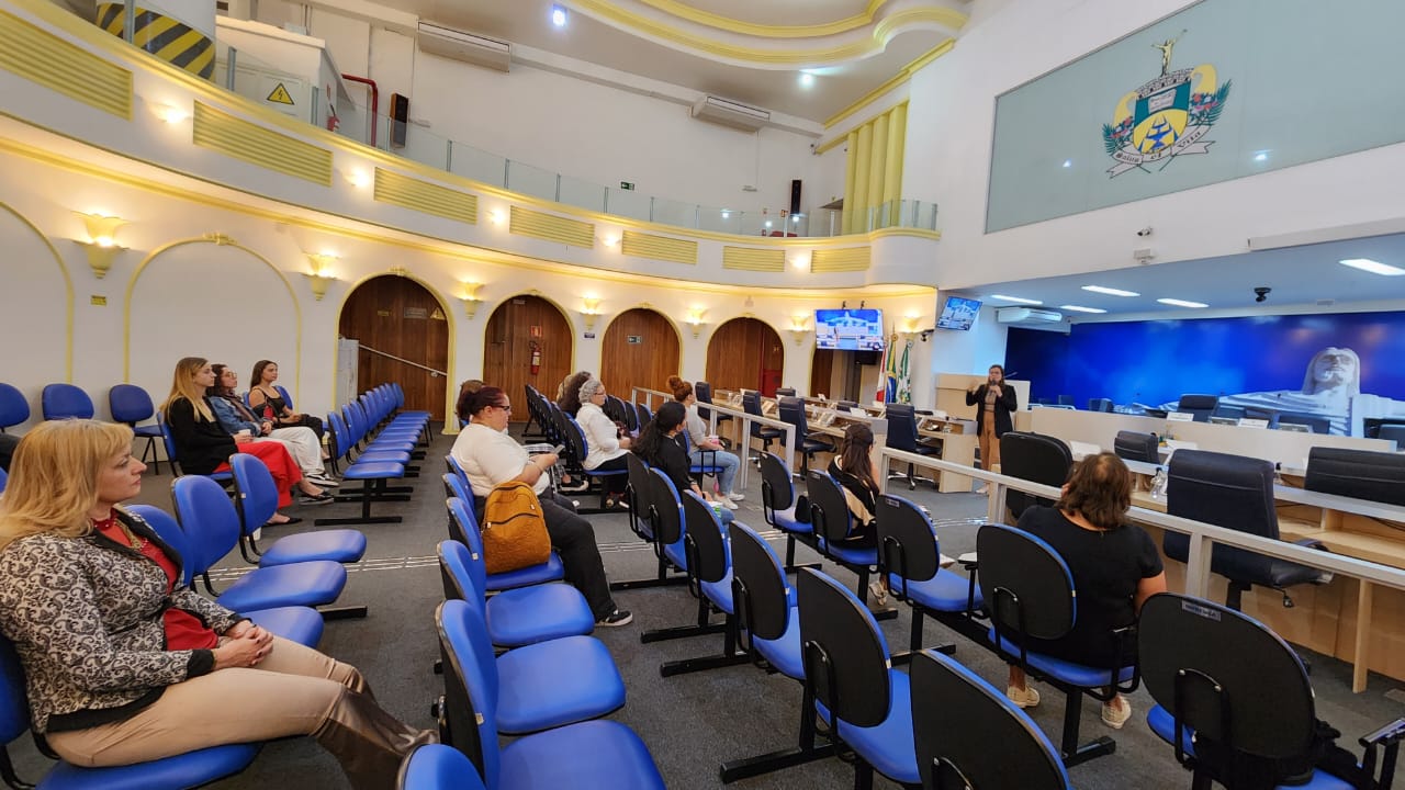Câmara promove oficinas do Parlamento Mulher e debate a importância da participação feminina na política