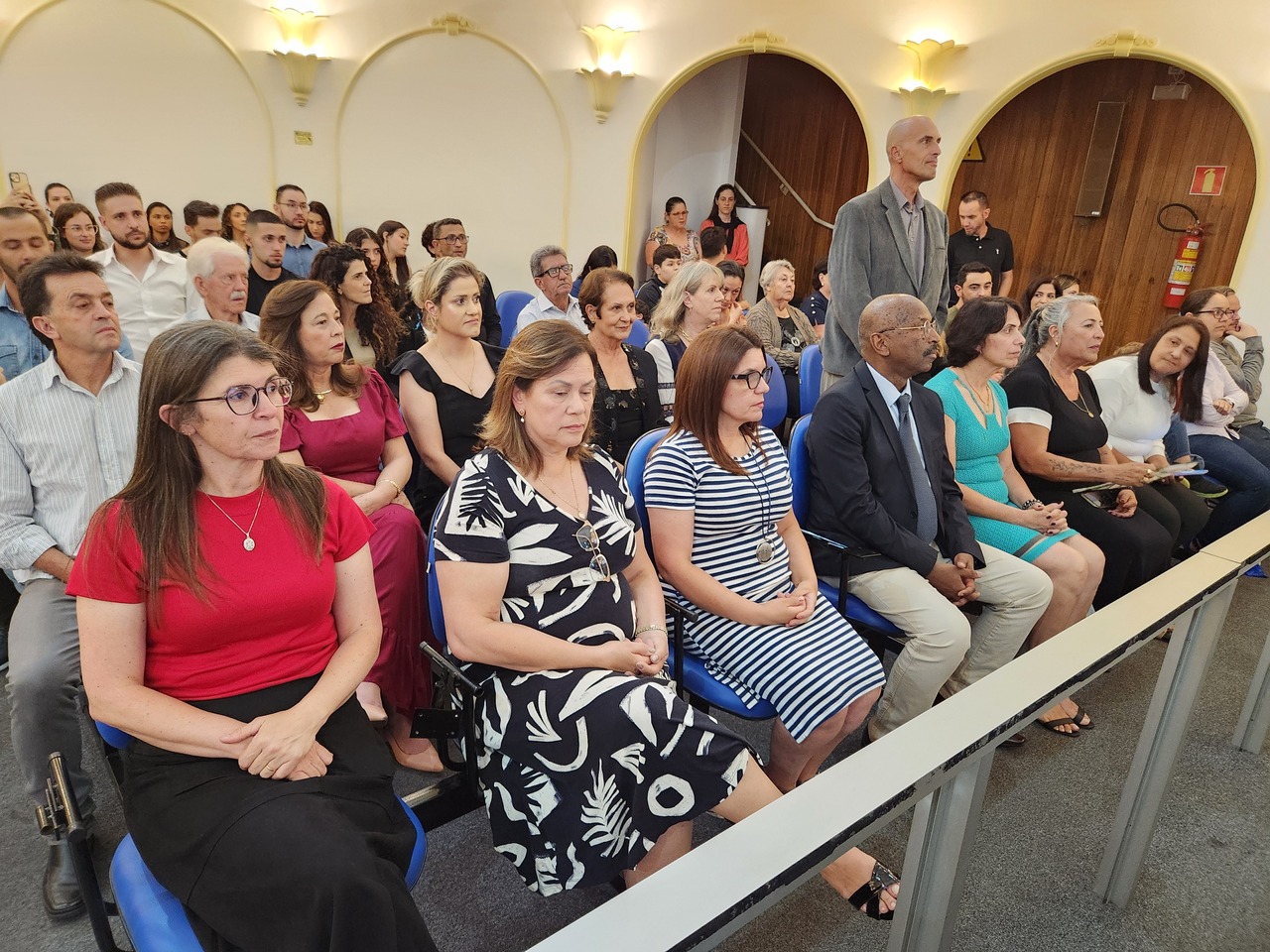 Câmara realiza sessão solene em homenagem aos professores