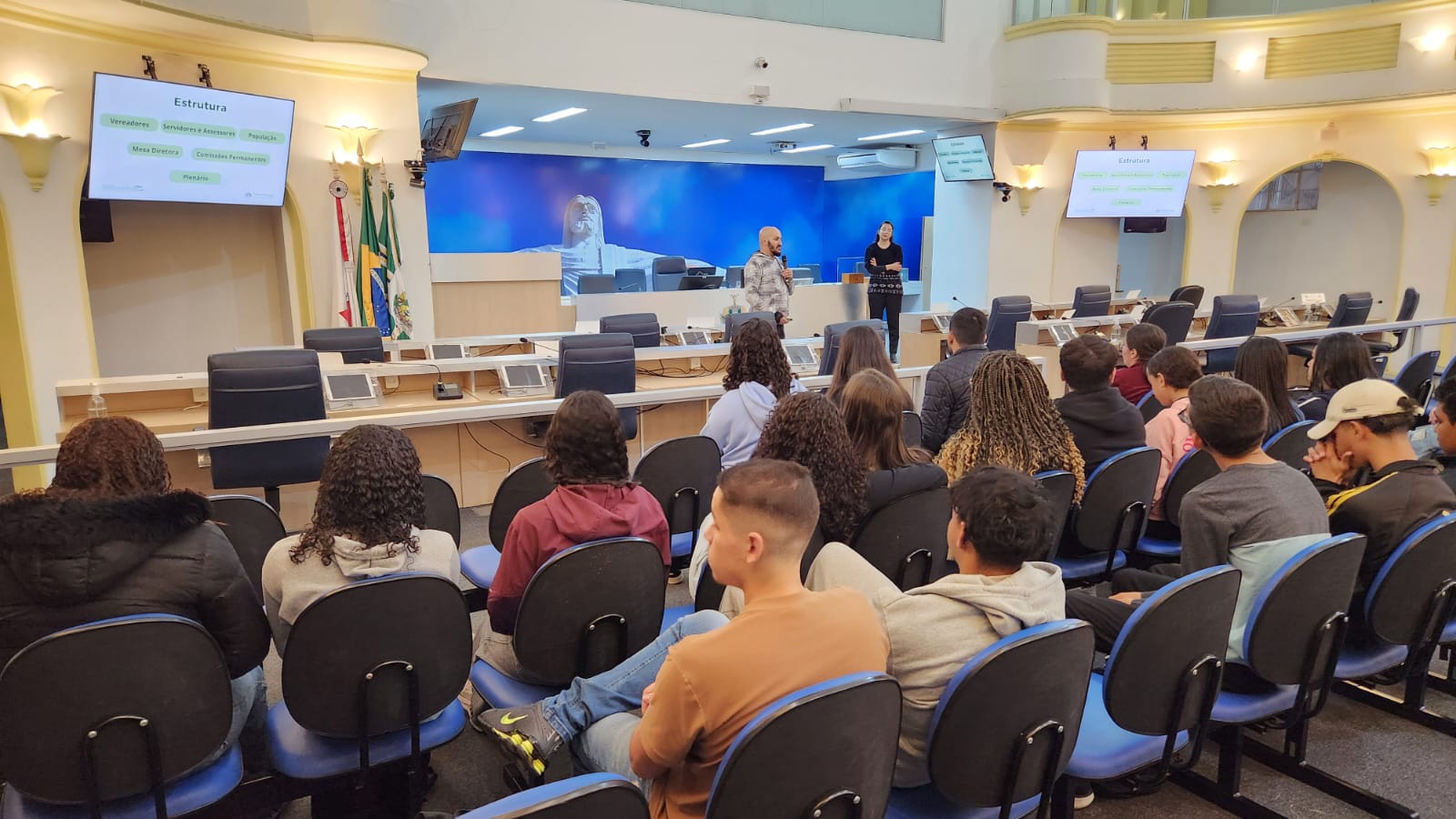 Câmara recebe Escola Estadual Edmundo Cardillo e projeto Poços Promove Mulher