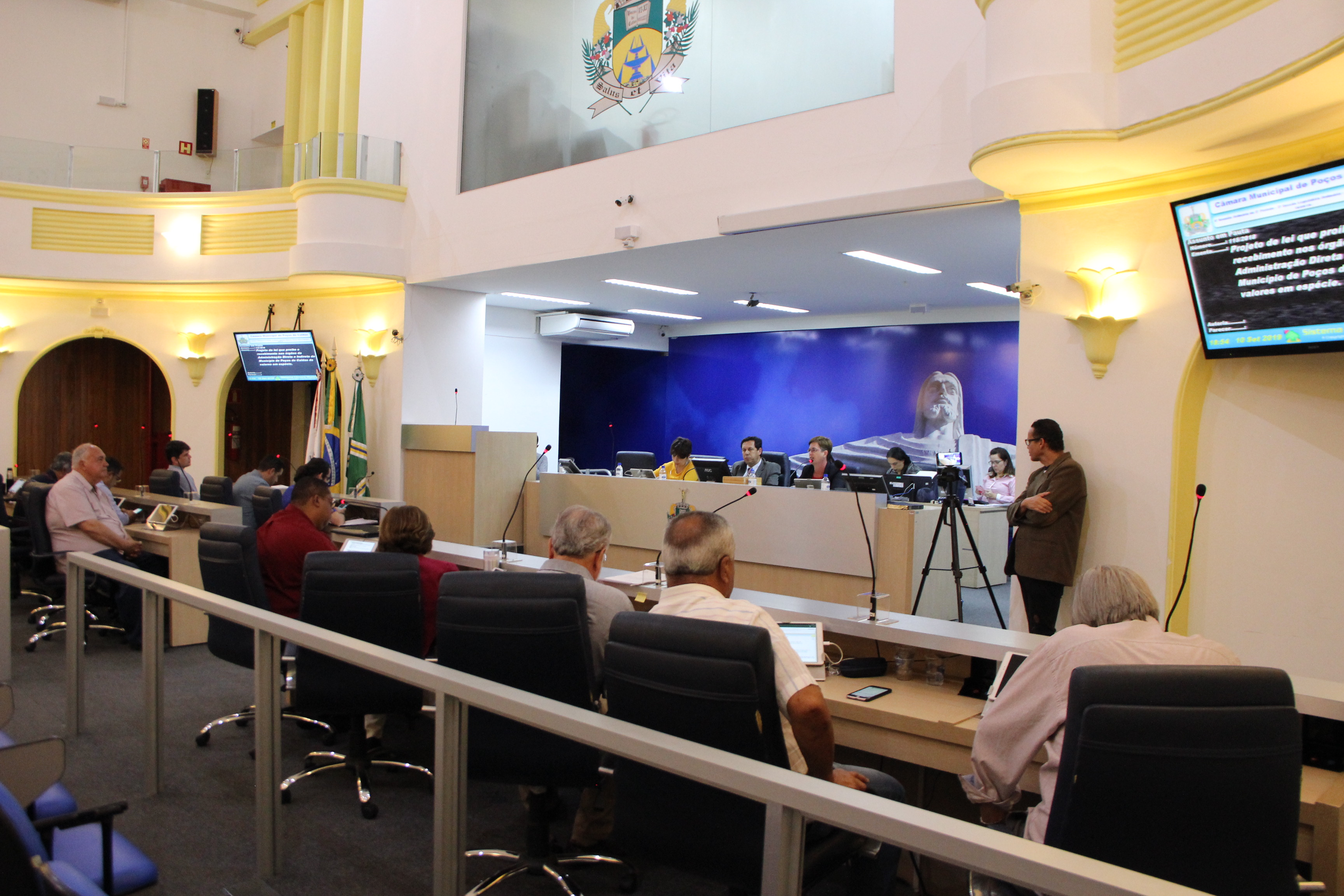 Devido à COVID-19, Câmara suspende atendimento presencial, audiências públicas e tribunas