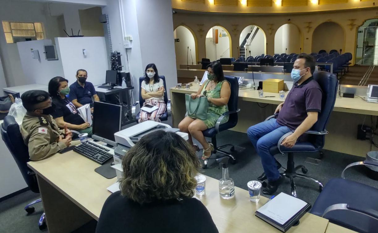 Diney Lenon convida comandante da PM para reunião sobre segurança na porta das escolas