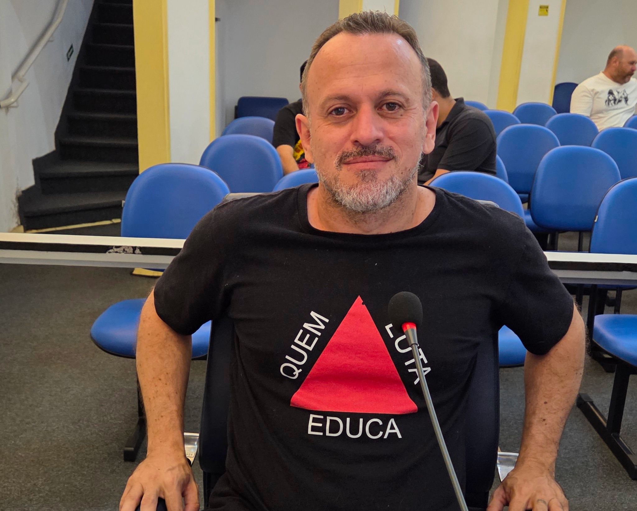 Diney questiona validade e manutenção de extintores de incêndio nos CEIs