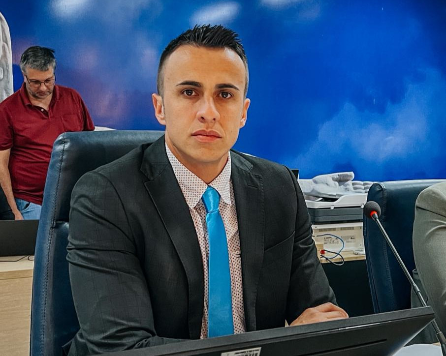 Dofu solicita informações sobre modernização dos semáforos no centro de Poços