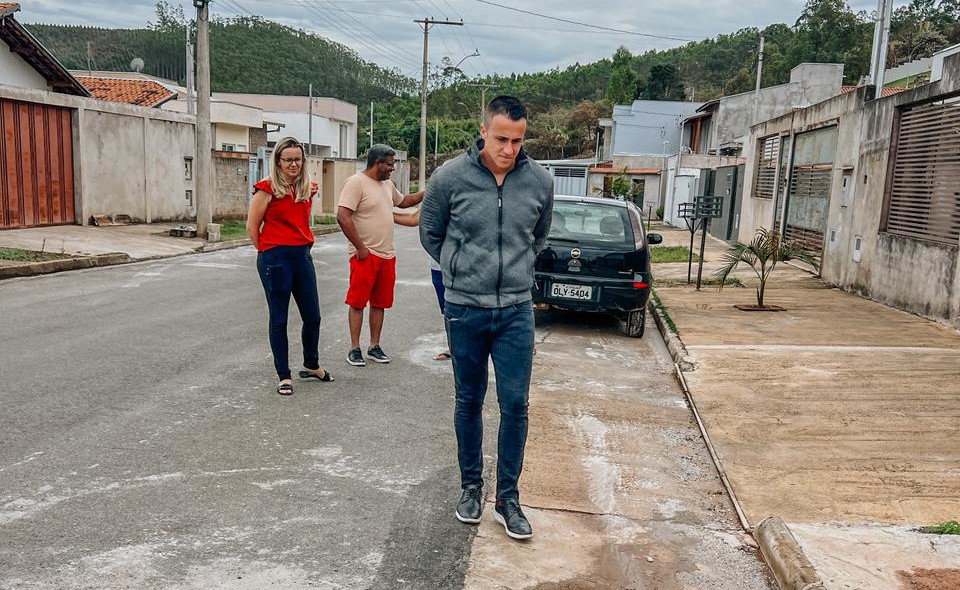 Dofu visita bairro Tiradentes e busca informações sobre construção de creche e espaço de lazer