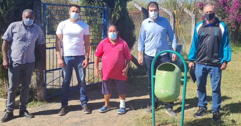 Douglas Dofu confere reivindicações de moradores do Jardim Kennedy II