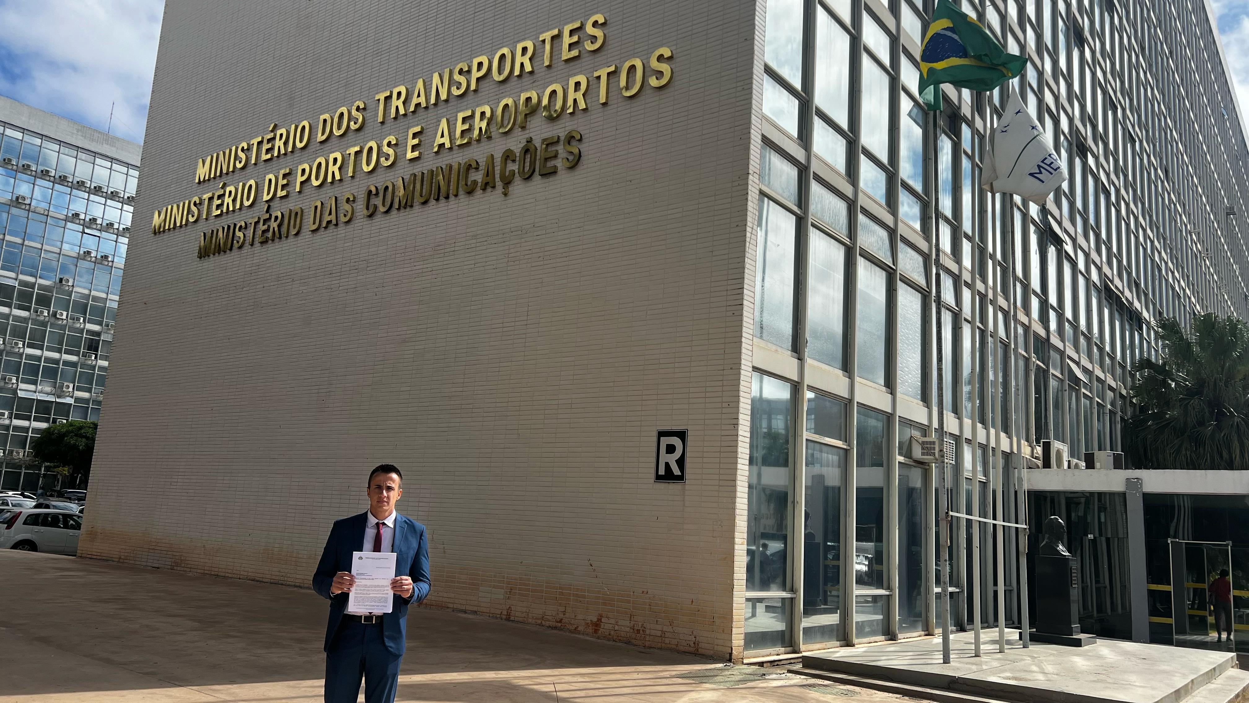 Douglas Dofu volta a cobrar investimentos no aeroporto de Poços