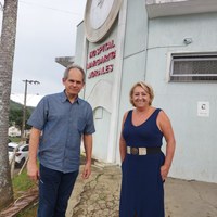 Dra. Regina e Claudiney conferem demandas em unidades de saúde de Poços