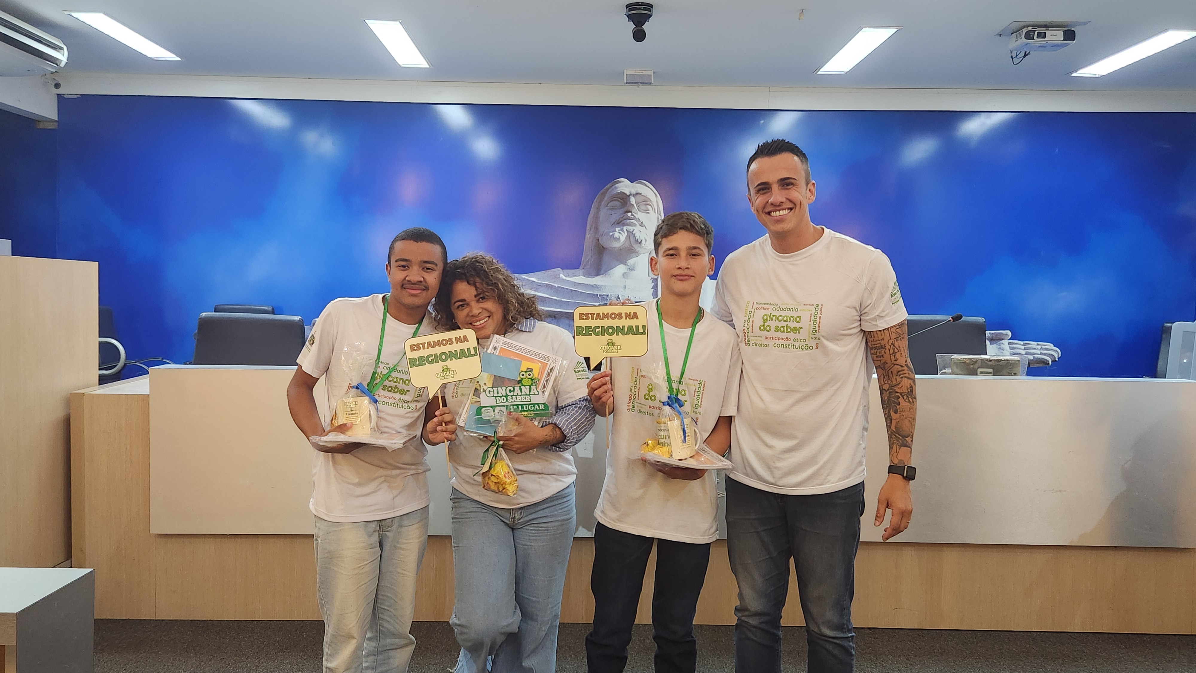 Dupla da Escola Estadual Doutor João Eugênio vence a Gincana do Saber na Câmara de Poços